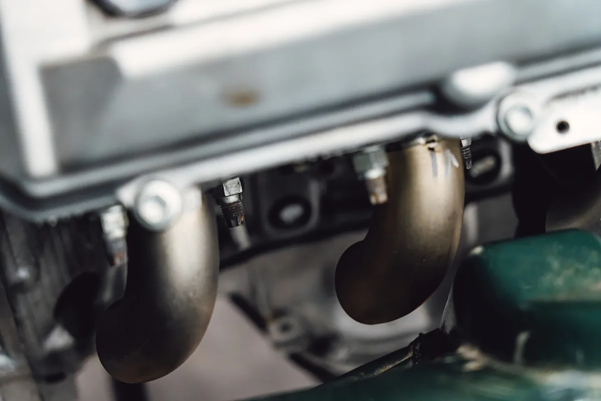 Exhaust manifold and EGR components